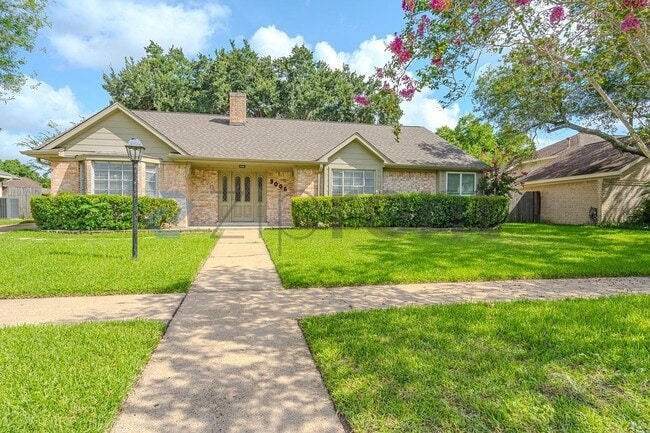 Building Photo - 9006 Weymouth Dr