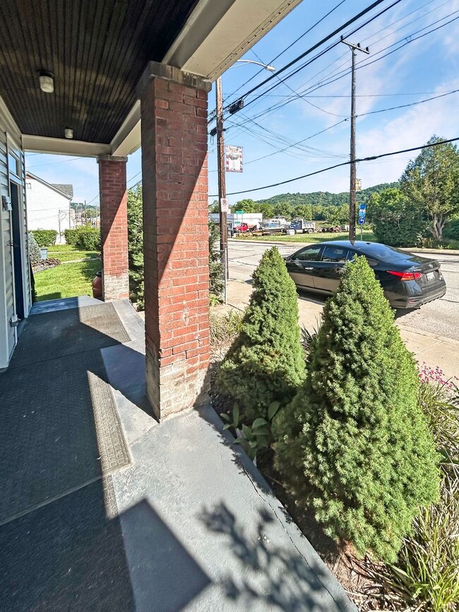 Building Photo - 1524 4th Ave