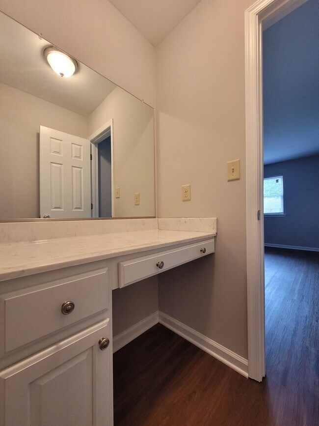 Building Photo - DUNBARTON