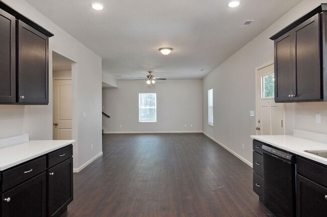 Building Photo - 509 E Madison St