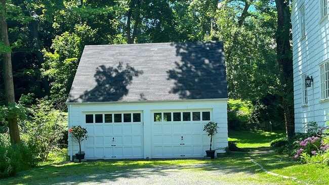 Building Photo - 8 Holly Ln