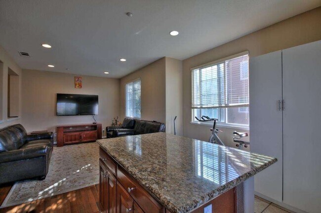 Building Photo - Beautifully Updated Union City Townhome w/ Community Amenities & Vaulted Ceilings