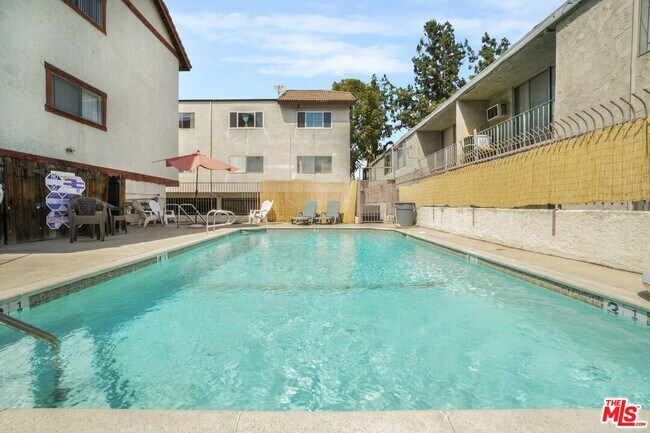Building Photo - 5534 Sylmar Ave
