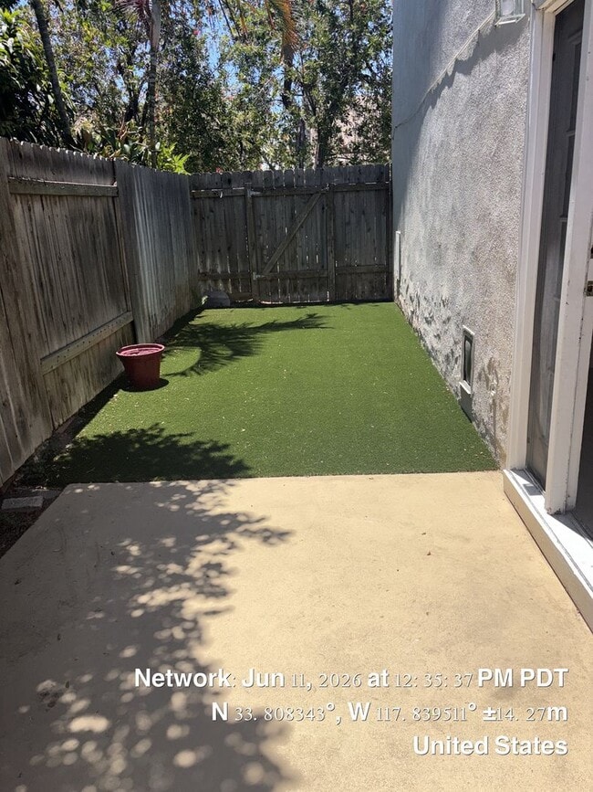 Building Photo - Two bed 1.5 bath townhome available now.