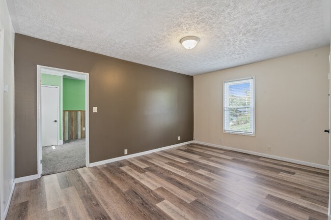 Building Photo - 366 N Main St