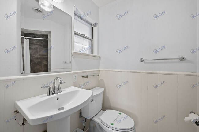 Building Photo - 705 Scottsdale Dr