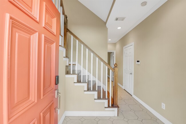 Building Photo - 1429 Utah St