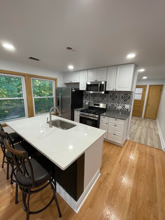Kitchen - 2200 N Leamington Ave