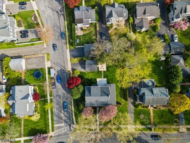 Building Photo - 648 E Broad St