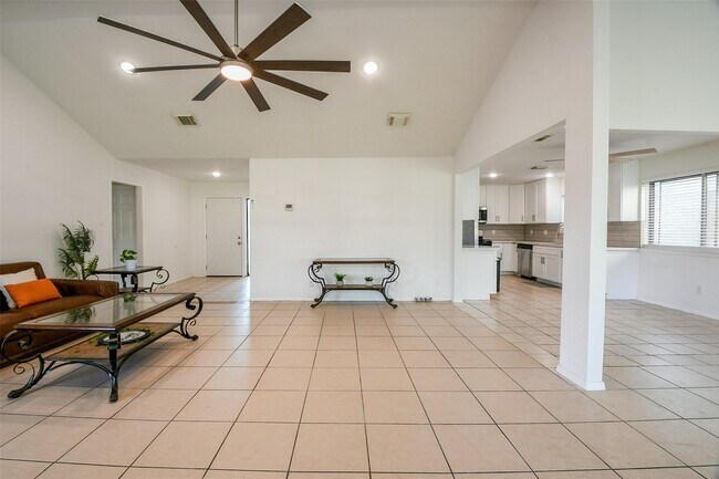 Building Photo - 5635 Greenhill Forest Dr