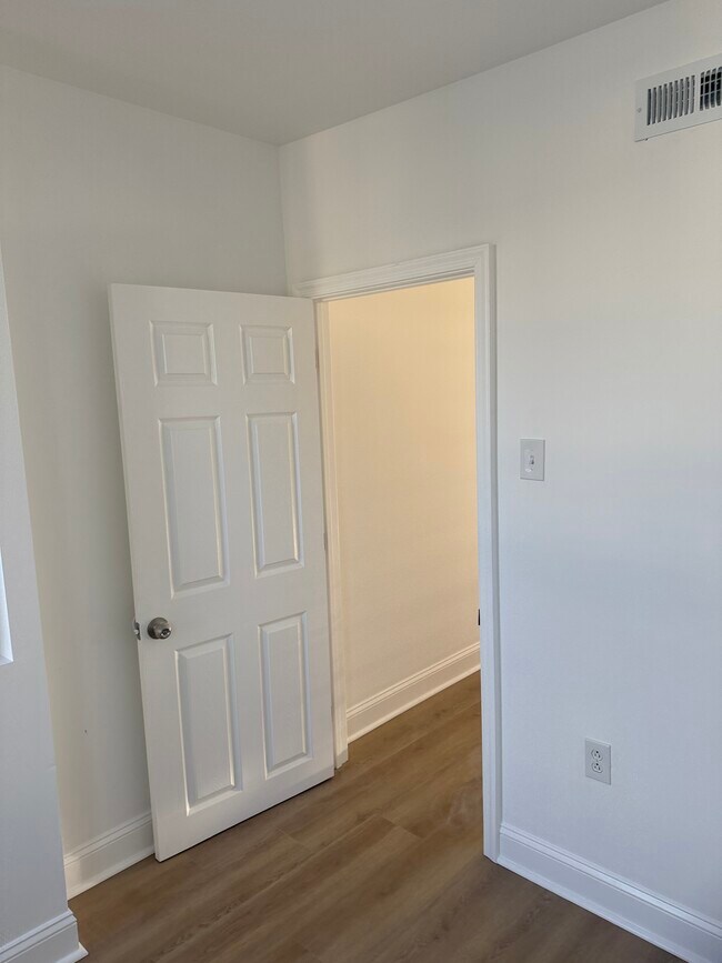 Building Photo - 2431 N Bancroft St