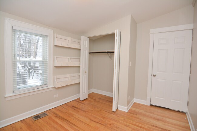Building Photo - 2528 W Charleston St