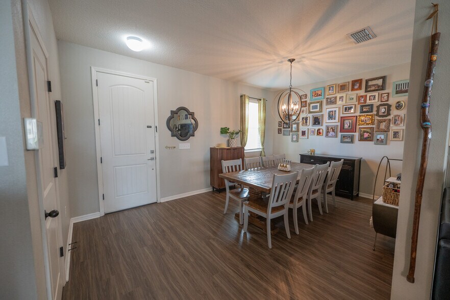 Building Photo - 10509 Laguna Plains Dr