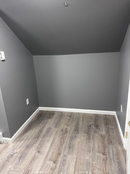 Building Photo - 53 Main St