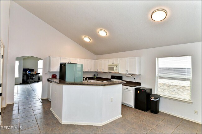 Building Photo - 10937 Northview Dr
