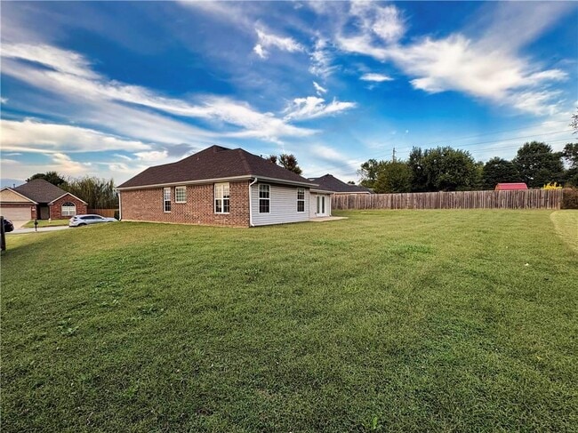Building Photo - 1284 N Cannondale Dr