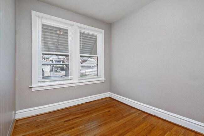 Building Photo - 6271-6273 Odell