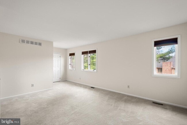 Building Photo - 11 Treaty Dr