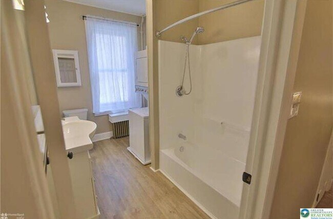 Building Photo - 325 N Eighth St