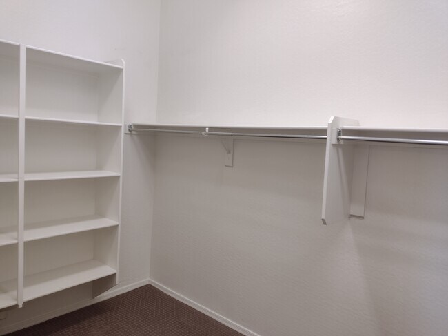 Building Photo - 5537 N Kerwood Loop