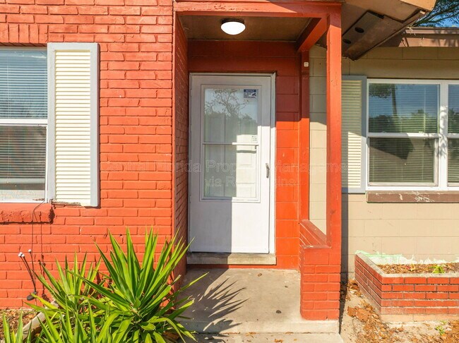 Building Photo - 21 E Celeste St