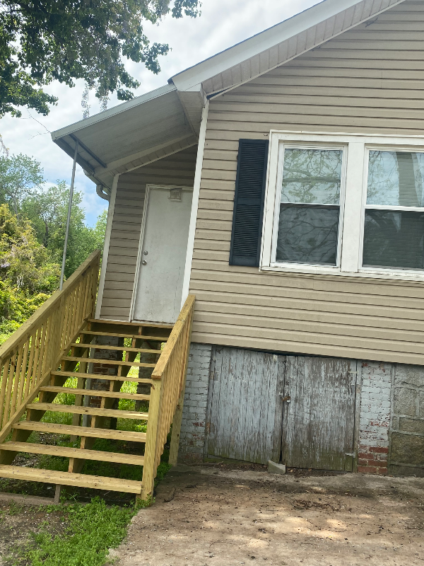 Building Photo - 140 8th St