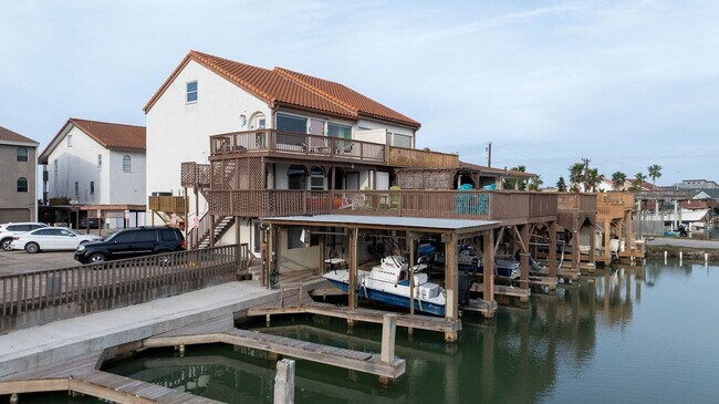 Building Photo - 1313 Harbor Island Dr