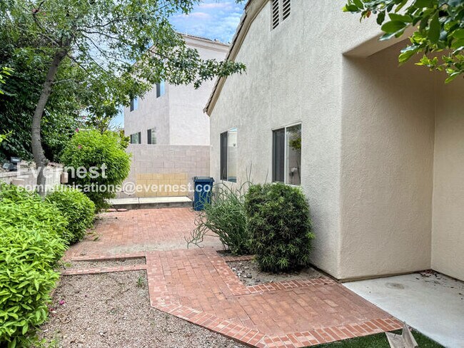 Building Photo - 3-Bedroom Home with Garage / Pet-Friendly ...