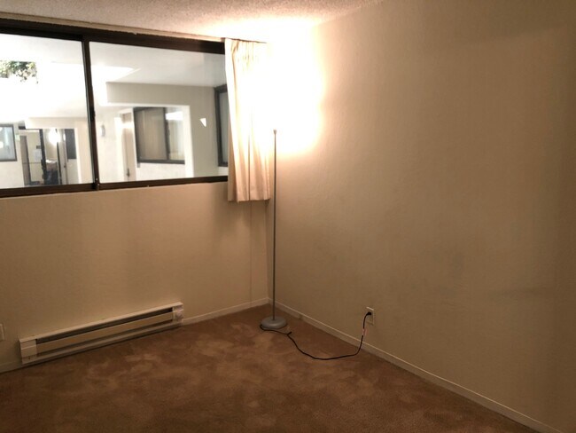 Building Photo - 2055 Sacramento St