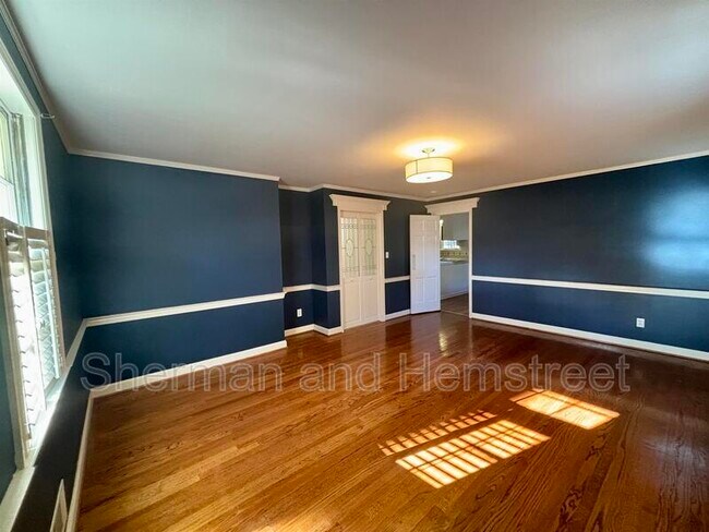 Building Photo - 807 Barrett Ln