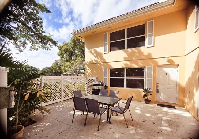 Building Photo - 1931 Hartford Ct