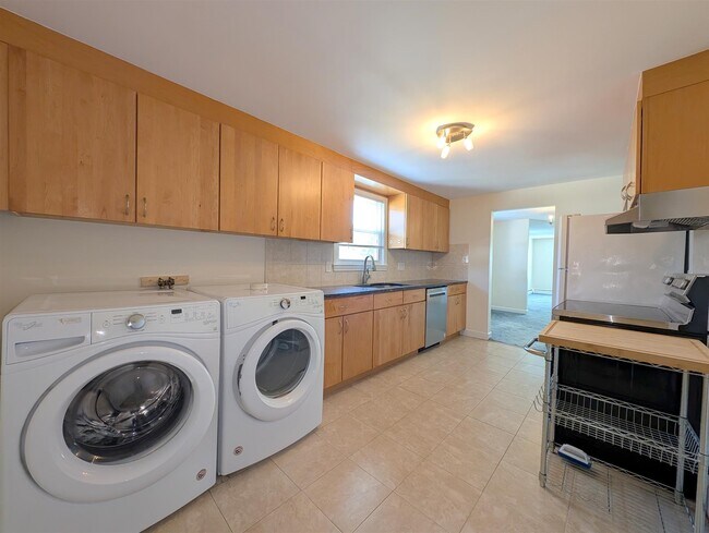 Building Photo - 5 Patrick St