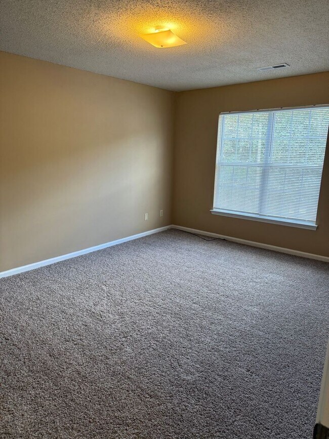 Building Photo - Spacious 2BR unit convenient to Guilford C...