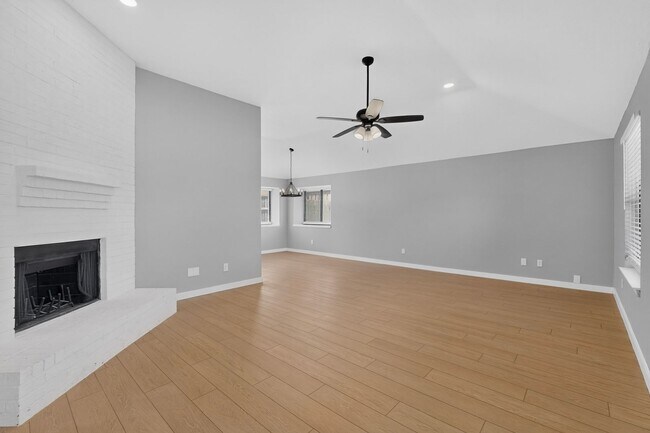 Building Photo - 3701 University Dr