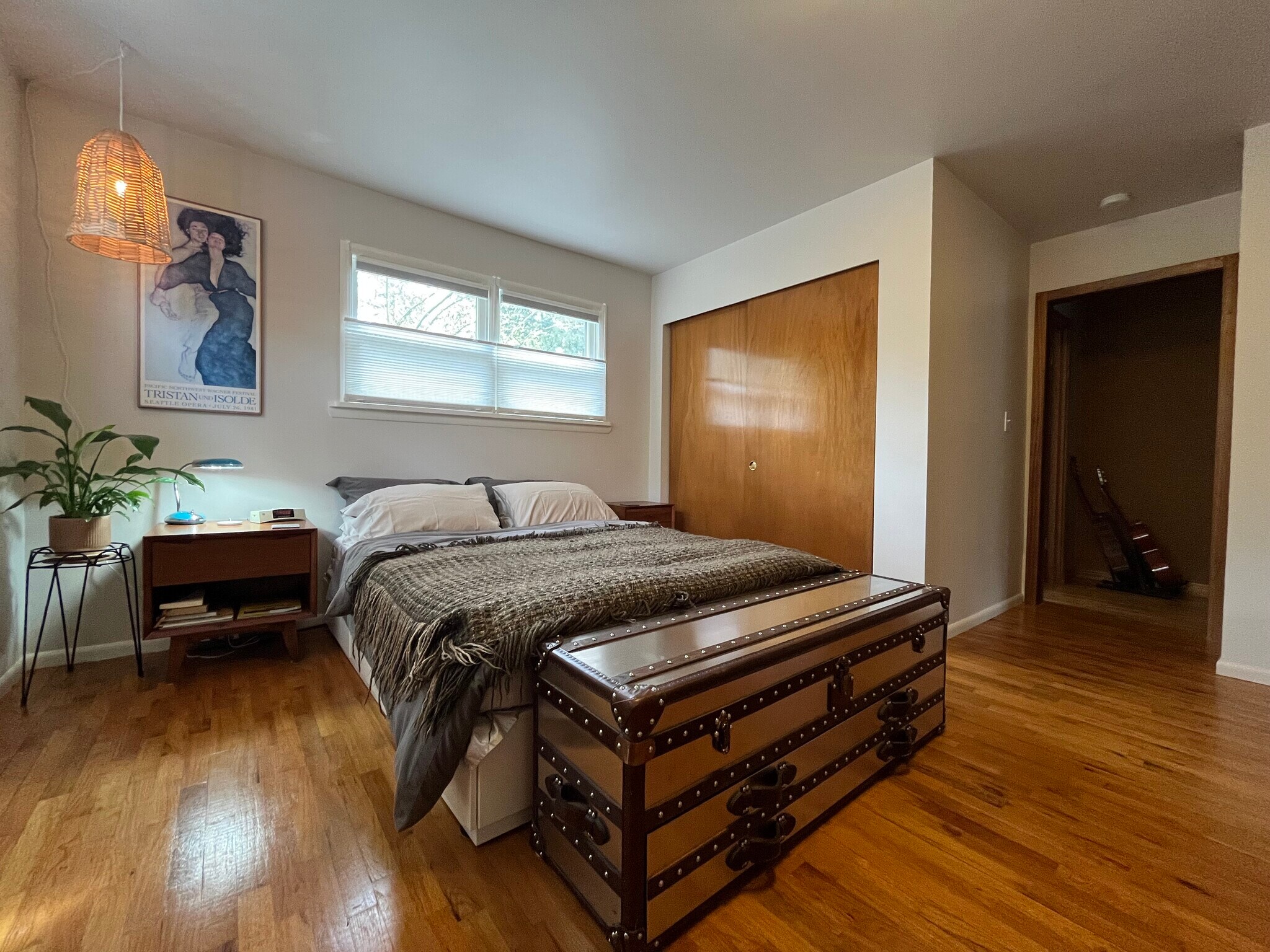 Private Bath Access - 19202 20th Ave NW