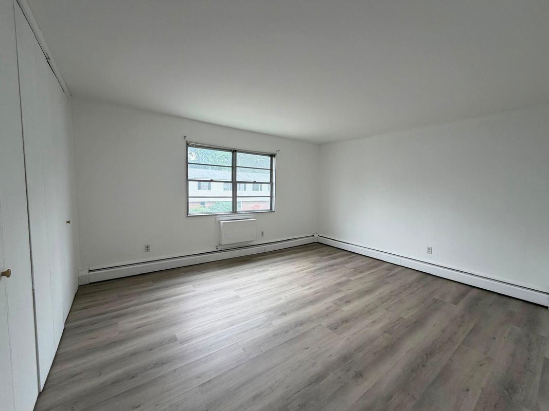 Building Photo - 18 Fairview Dr