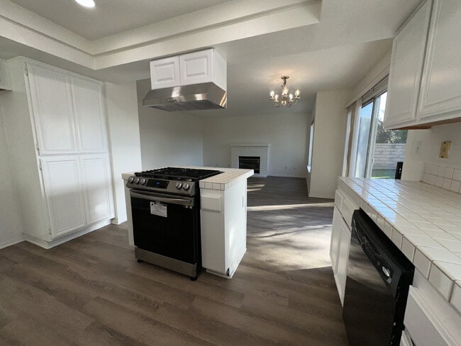 Building Photo - Charming Castaic Home