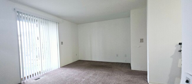 Building Photo - REDUCED - Cedar St. 2bed/1.5 bath duplex -...