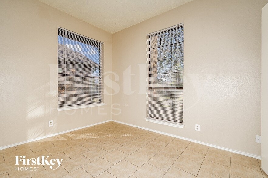 Building Photo - 1113 Sandalwood Ln