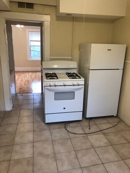 Primary Photo - 18 Bay St