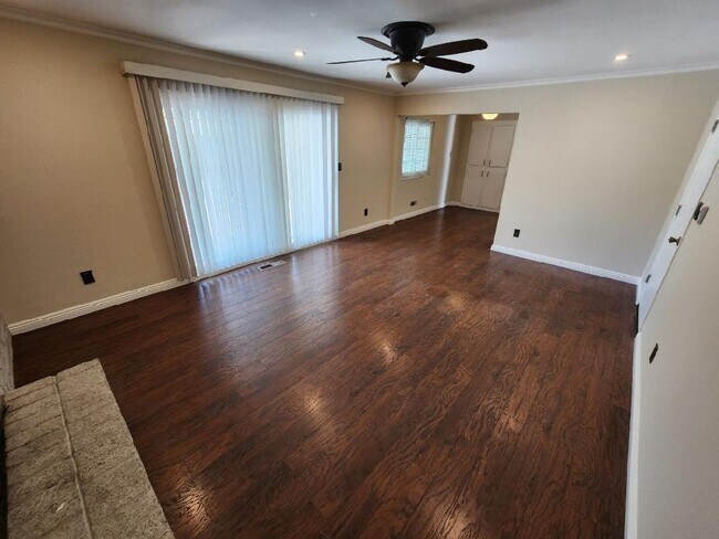 Building Photo - 324 Brookside Dr