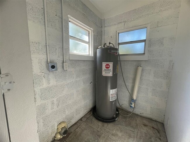 Building Photo - 525 E Helen Ave