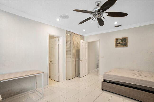 Building Photo - 1311 NE 27th Way