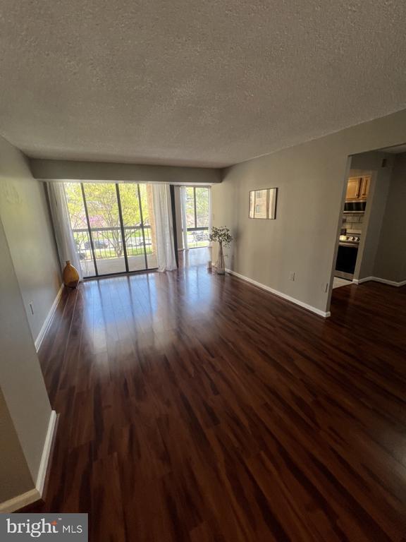 Building Photo - 4500 S Four Mile Run Dr