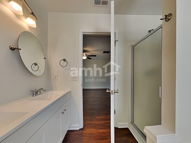 Building Photo - 6325 Elderslie Dr