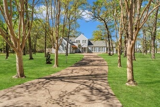 Building Photo - 22425 Augusta Dr