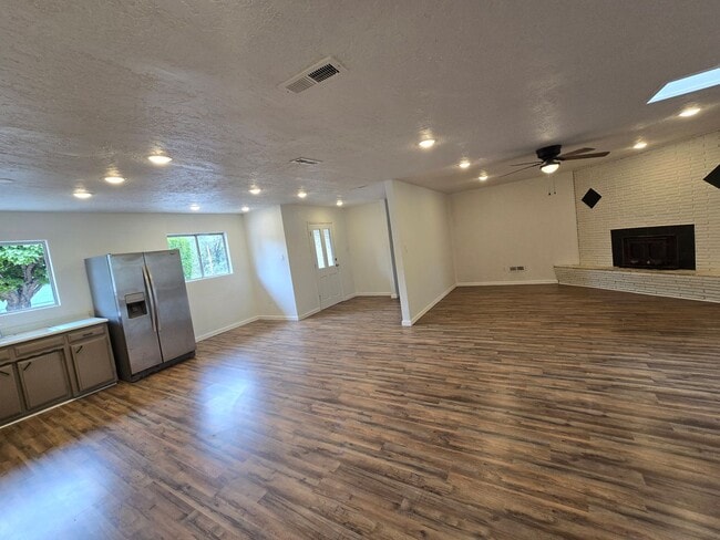 Building Photo - 2115 Perry Rd SW