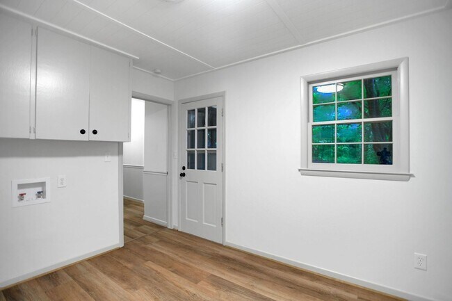 Building Photo - Charming 2BR House in Tryon