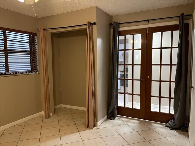 Building Photo - 1250 Lincoln Rd