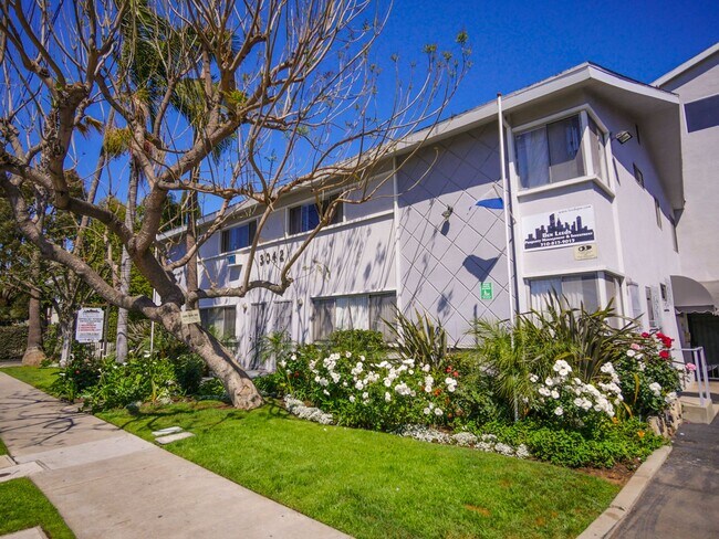 Interior Photo - 3042 Livonia Ave